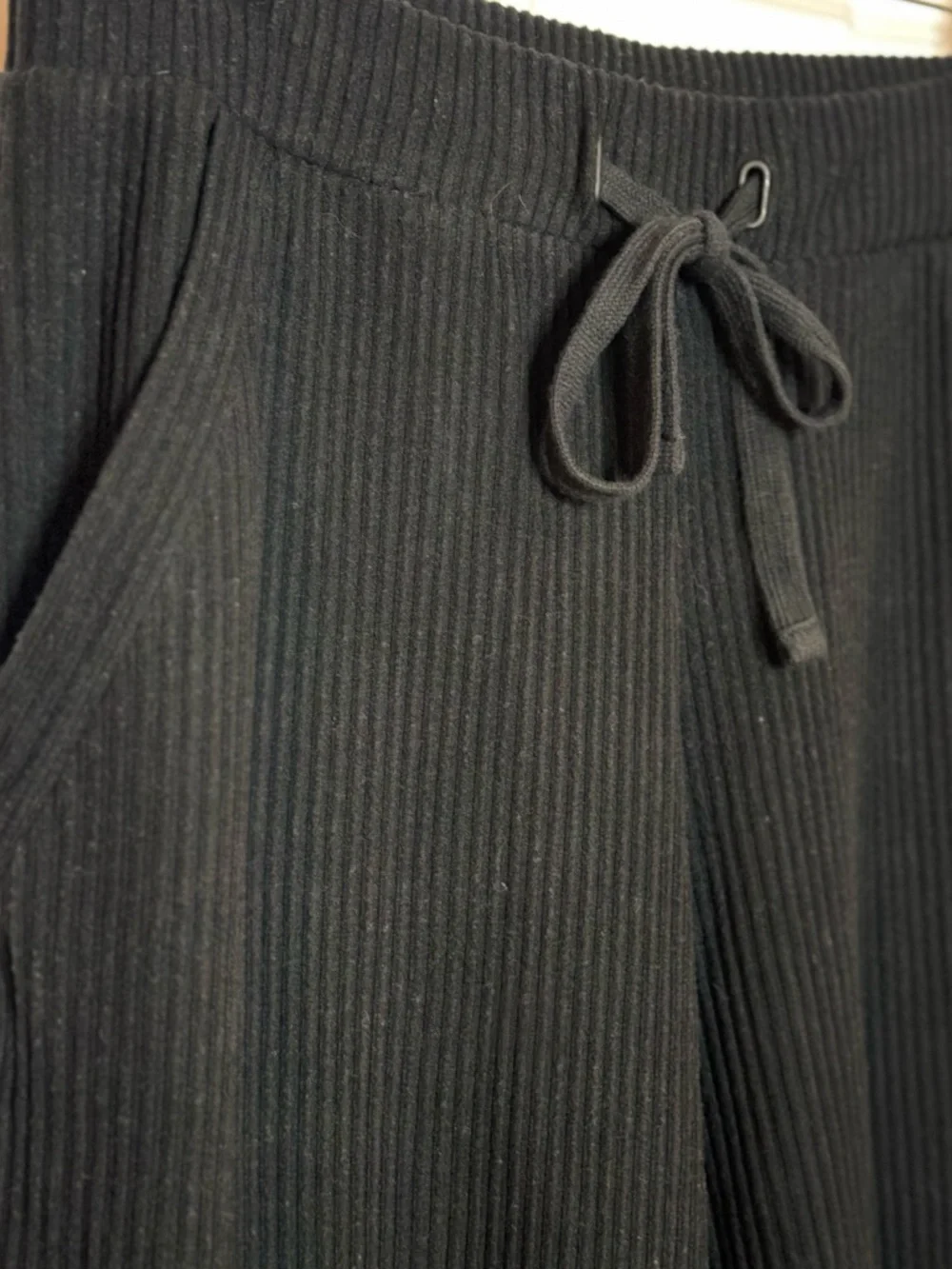 EUC ALO Women’s Black Wide Rib Knit Joggers Size M